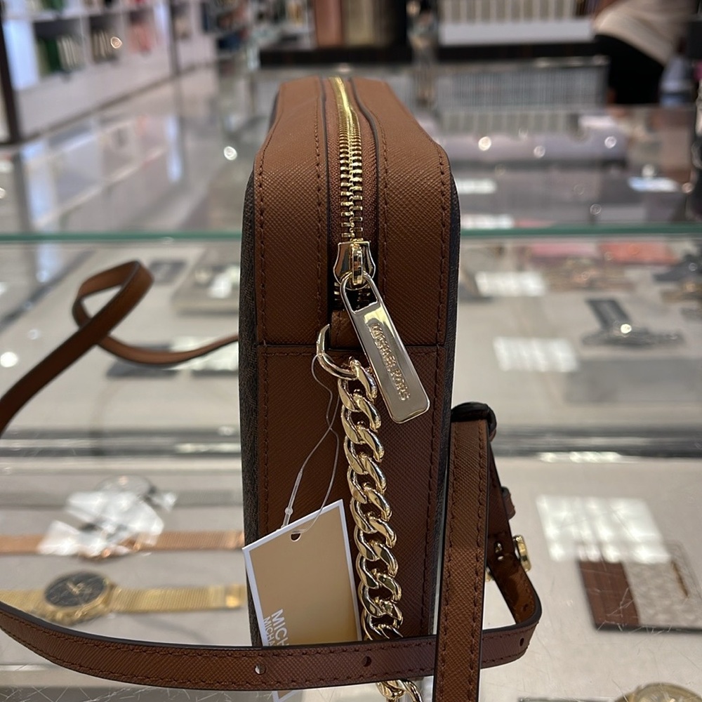 MICHAEL KORS
Jet Set Large East West Zip Printed Logo Crossbody Bag
Brown 
NWT - Picture 7 of 16